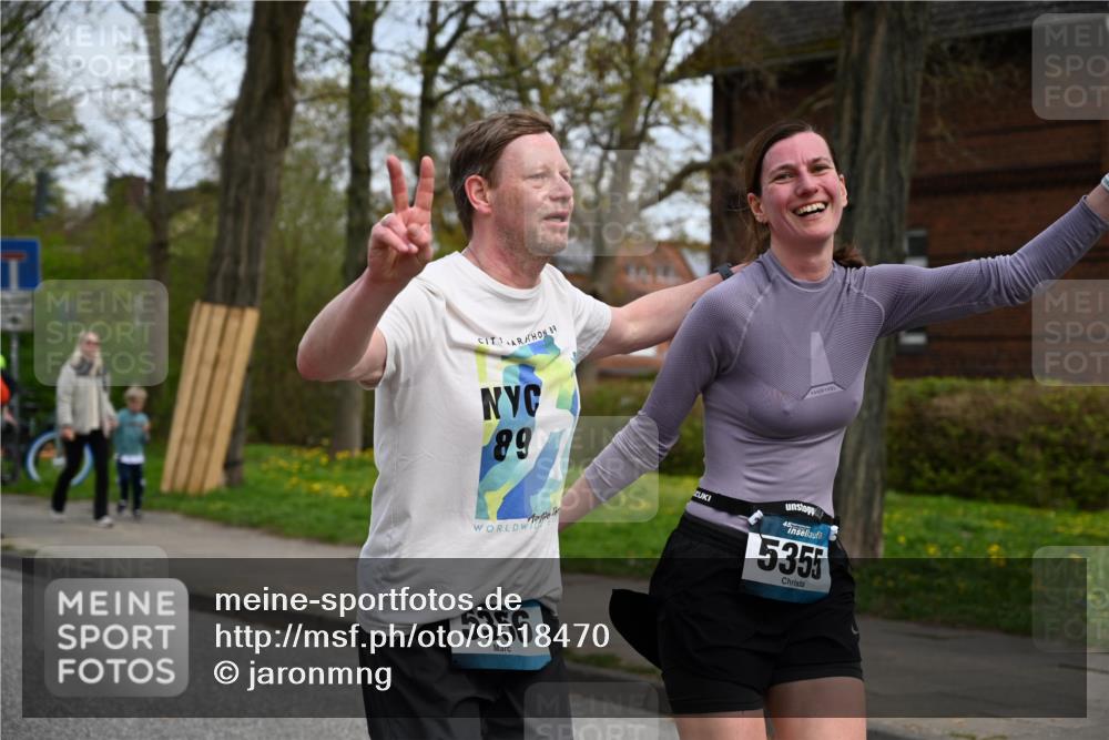 12.04.2026 - 45. Internationalen Wilhelmsburger Insellauf J. Mangold http://msf.ph/oto/9518470 12.04.2026 13:23:53 Ziel 2766, 5622, 3739, 5209, 5212, 2802, 2803, 3258, 3259, 4073, 4292, 4517, 3872, 5017, 3871, 3871, 5632, 4365, 3267, 2562, 5356, 5355, 4567, 2145 meine-sportfotos.de