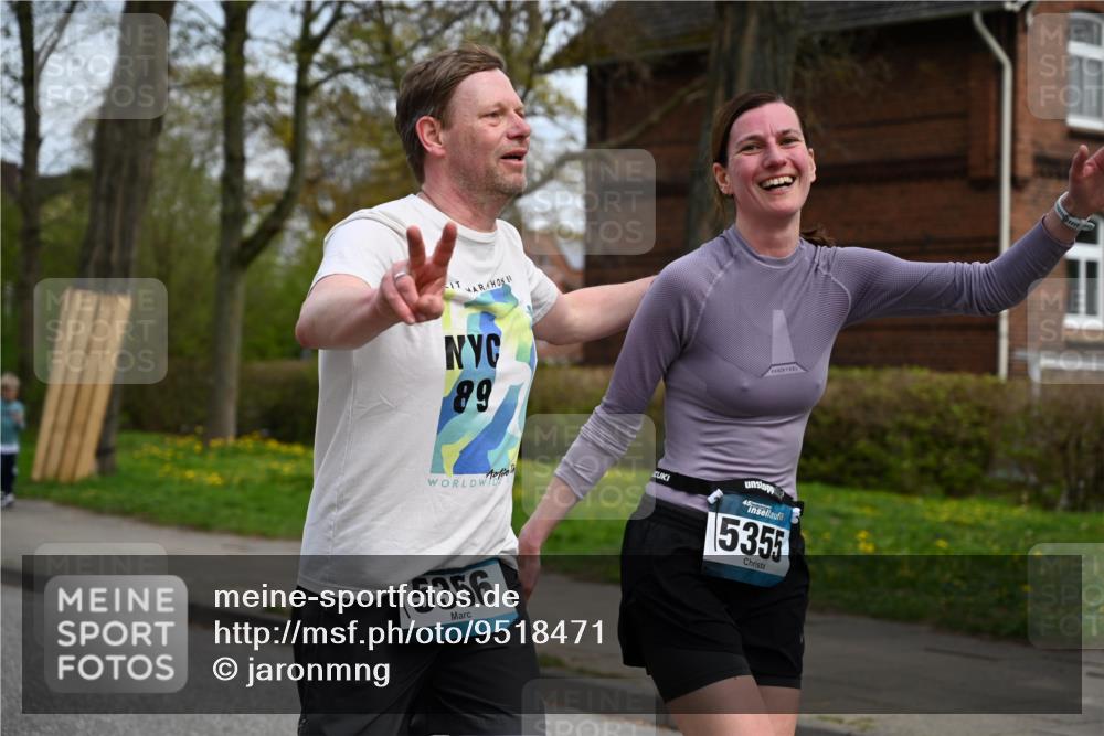 12.04.2026 - 45. Internationalen Wilhelmsburger Insellauf J. Mangold http://msf.ph/oto/9518471 12.04.2026 13:23:54 Ziel 5622, 3739, 5209, 5212, 2802, 2803, 3258, 3259, 4073, 4292, 4517, 3872, 5017, 3871, 5632, 5632, 4365, 3267, 2562, 5356, 5355, 4567, 2145 meine-sportfotos.de