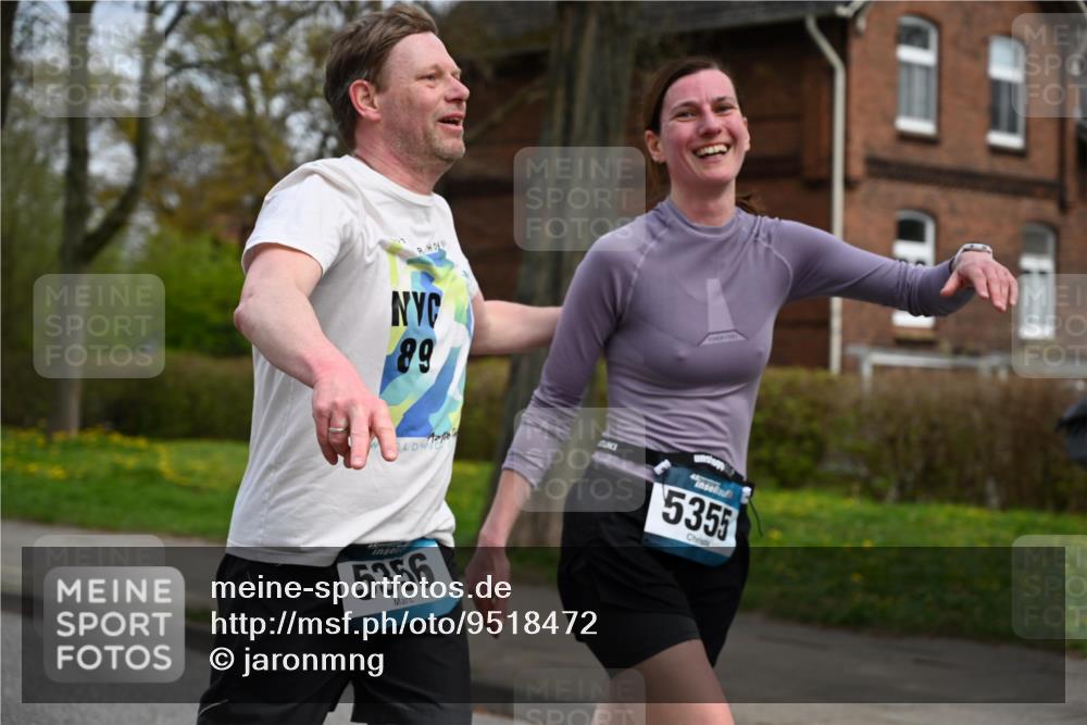 12.04.2026 - 45. Internationalen Wilhelmsburger Insellauf J. Mangold http://msf.ph/oto/9518472 12.04.2026 13:23:54 Ziel 5622, 3739, 5209, 5212, 2802, 2803, 3258, 3259, 4073, 4292, 4517, 3872, 5017, 3871, 5632, 5632, 4365, 3267, 2562, 5356, 5355, 4567, 2145 meine-sportfotos.de