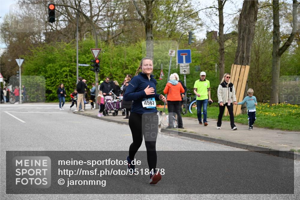 12.04.2026 - 45. Internationalen Wilhelmsburger Insellauf J. Mangold http://msf.ph/oto/9518478 12.04.2026 13:23:56 Ziel 5622, 3739, 5209, 5212, 2802, 2803, 3258, 3259, 4073, 4292, 4517, 3872, 5017, 3871, 5632, 4365, 3267, 2562, 5356, 5355, 4567, 2145, 3936 meine-sportfotos.de