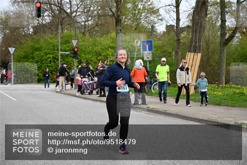 12.04.2026 - 45. Internationalen Wilhelmsburger Insellauf J. Mangold http://msf.ph/oto/9518479 12.04.2026 13:23:56 Ziel 5622, 3739, 5209, 5212, 2802, 2803, 3258, 3259, 4073, 4292, 4517, 3872, 5017, 3871, 5632, 4365, 3267, 2562, 5356, 5355, 4567, 2145, 3936 meine-sportfotos.de