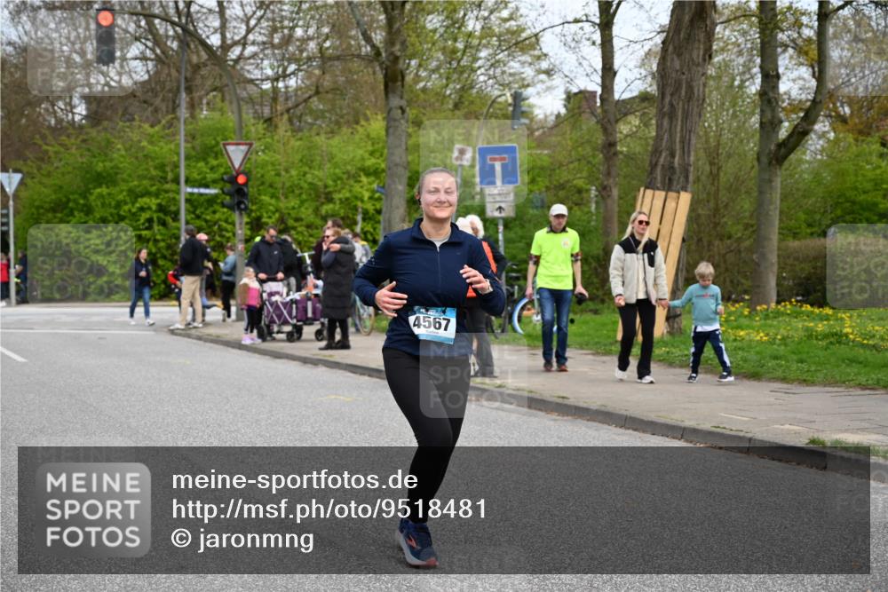 12.04.2026 - 45. Internationalen Wilhelmsburger Insellauf J. Mangold http://msf.ph/oto/9518481 12.04.2026 13:23:56 Ziel 5622, 3739, 5209, 5212, 2802, 2803, 3258, 3259, 4073, 4292, 4517, 3872, 5017, 3871, 5632, 4365, 3267, 2562, 5356, 5355, 4567, 2145, 3936 meine-sportfotos.de