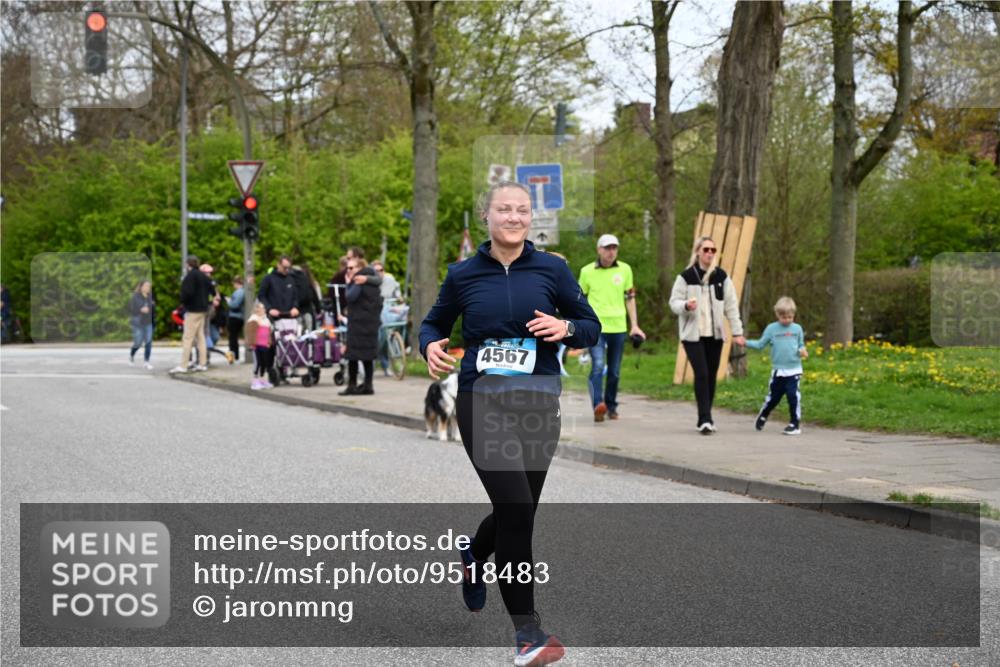 12.04.2026 - 45. Internationalen Wilhelmsburger Insellauf J. Mangold http://msf.ph/oto/9518483 12.04.2026 13:23:56 Ziel 5622, 3739, 5209, 5212, 2802, 2803, 3258, 3259, 4073, 4292, 4517, 3872, 5017, 3871, 5632, 4365, 3267, 2562, 5356, 5355, 4567, 2145, 3936 meine-sportfotos.de