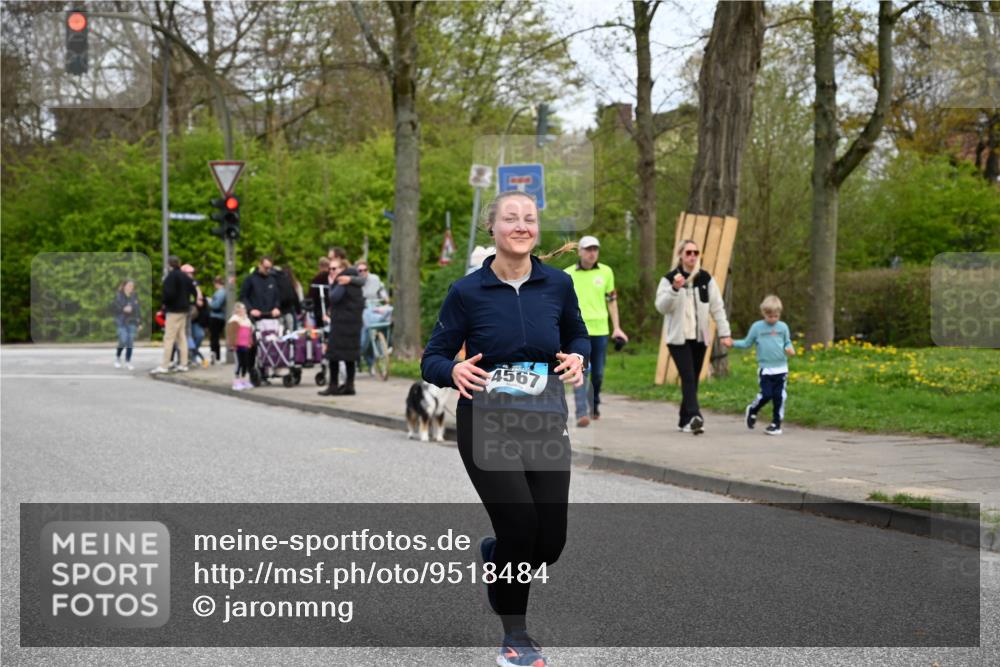 12.04.2026 - 45. Internationalen Wilhelmsburger Insellauf J. Mangold http://msf.ph/oto/9518484 12.04.2026 13:23:56 Ziel 5622, 3739, 5209, 5212, 2802, 2803, 3258, 3259, 4073, 4292, 4517, 3872, 5017, 3871, 5632, 4365, 3267, 2562, 5356, 5355, 4567, 2145, 3936 meine-sportfotos.de