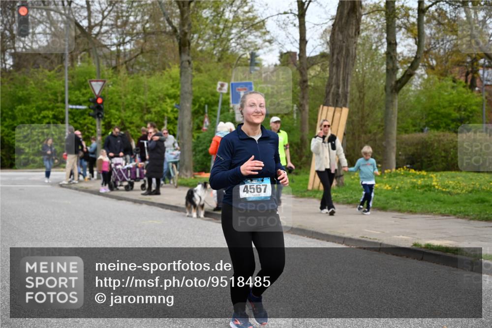 12.04.2026 - 45. Internationalen Wilhelmsburger Insellauf J. Mangold http://msf.ph/oto/9518485 12.04.2026 13:23:56 Ziel 5622, 3739, 5209, 5212, 2802, 2803, 3258, 3259, 4073, 4292, 4517, 3872, 5017, 3871, 5632, 4365, 3267, 2562, 5356, 5355, 4567, 2145, 3936 meine-sportfotos.de