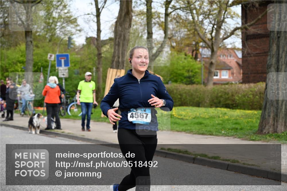 12.04.2026 - 45. Internationalen Wilhelmsburger Insellauf J. Mangold http://msf.ph/oto/9518492 12.04.2026 13:23:57 Ziel 3739, 5209, 5212, 2802, 2803, 3258, 3259, 4073, 4292, 4517, 3872, 5017, 3871, 5632, 4365, 3267, 2562, 5356, 5355, 5356, 5355, 4567, 2145, 3936 meine-sportfotos.de