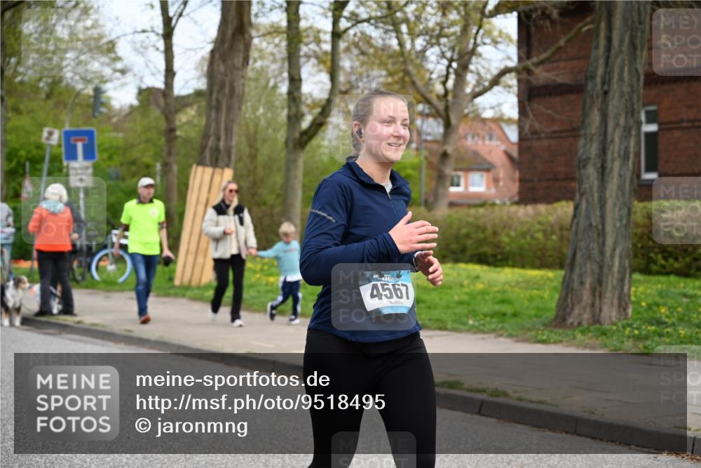 12.04.2026 - 45. Internationalen Wilhelmsburger Insellauf J. Mangold http://msf.ph/oto/9518495 12.04.2026 13:23:57 Ziel 3739, 5209, 5212, 2802, 2803, 3258, 3259, 4073, 4292, 4517, 3872, 5017, 3871, 5632, 4365, 3267, 2562, 5356, 5355, 5356, 5355, 4567, 2145, 3936 meine-sportfotos.de