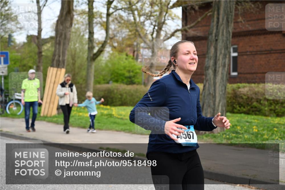 12.04.2026 - 45. Internationalen Wilhelmsburger Insellauf J. Mangold http://msf.ph/oto/9518498 12.04.2026 13:23:57 Ziel 3739, 5209, 5212, 2802, 2803, 3258, 3259, 4073, 4292, 4517, 3872, 5017, 3871, 5632, 4365, 3267, 2562, 5356, 5355, 5356, 5355, 4567, 2145, 3936 meine-sportfotos.de