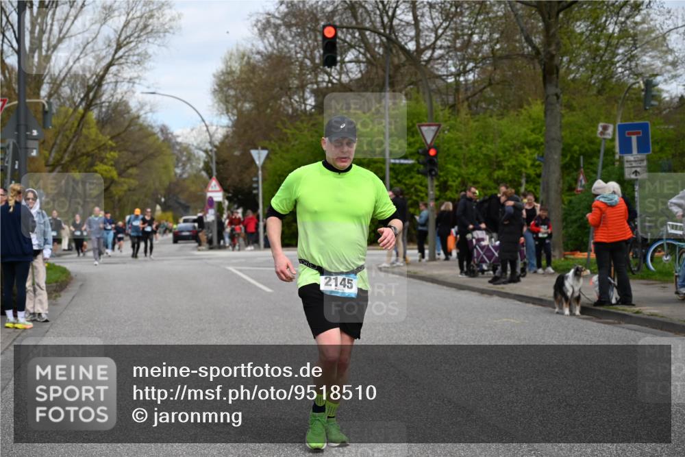 12.04.2026 - 45. Internationalen Wilhelmsburger Insellauf J. Mangold http://msf.ph/oto/9518510 12.04.2026 13:24:03 Ziel 2802, 2803, 3258, 3259, 4073, 4292, 4517, 3872, 5017, 3871, 5632, 4365, 3267, 2562, 5356, 5355, 4567, 2145, 3936, 4908, 4016, 2111, 2112, 2290, 4812 meine-sportfotos.de