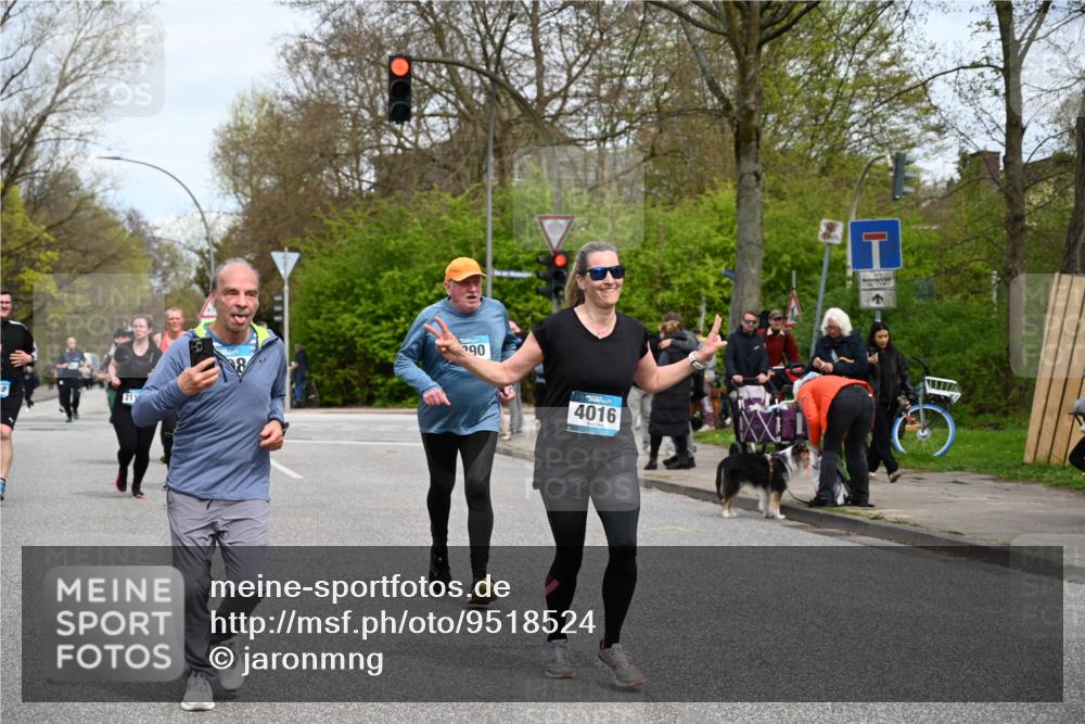 12.04.2026 - 45. Internationalen Wilhelmsburger Insellauf J. Mangold http://msf.ph/oto/9518524 12.04.2026 13:24:15 Ziel 5017, 3871, 5632, 4365, 3267, 2562, 5356, 5355, 4567, 2145, 3936, 4908, 4016, 2111, 2112, 2290, 4812, 4812, 2990, 2991, 2012 meine-sportfotos.de