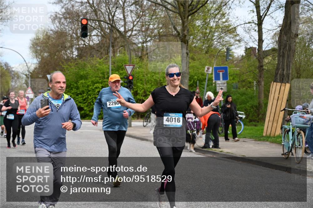 12.04.2026 - 45. Internationalen Wilhelmsburger Insellauf J. Mangold http://msf.ph/oto/9518529 12.04.2026 13:24:16 Ziel 3871, 5632, 4365, 3267, 2562, 5356, 5355, 4567, 2145, 3936, 4908, 4016, 2111, 2112, 2290, 4812, 2990, 2991, 2990, 2991, 2012, 5021 meine-sportfotos.de