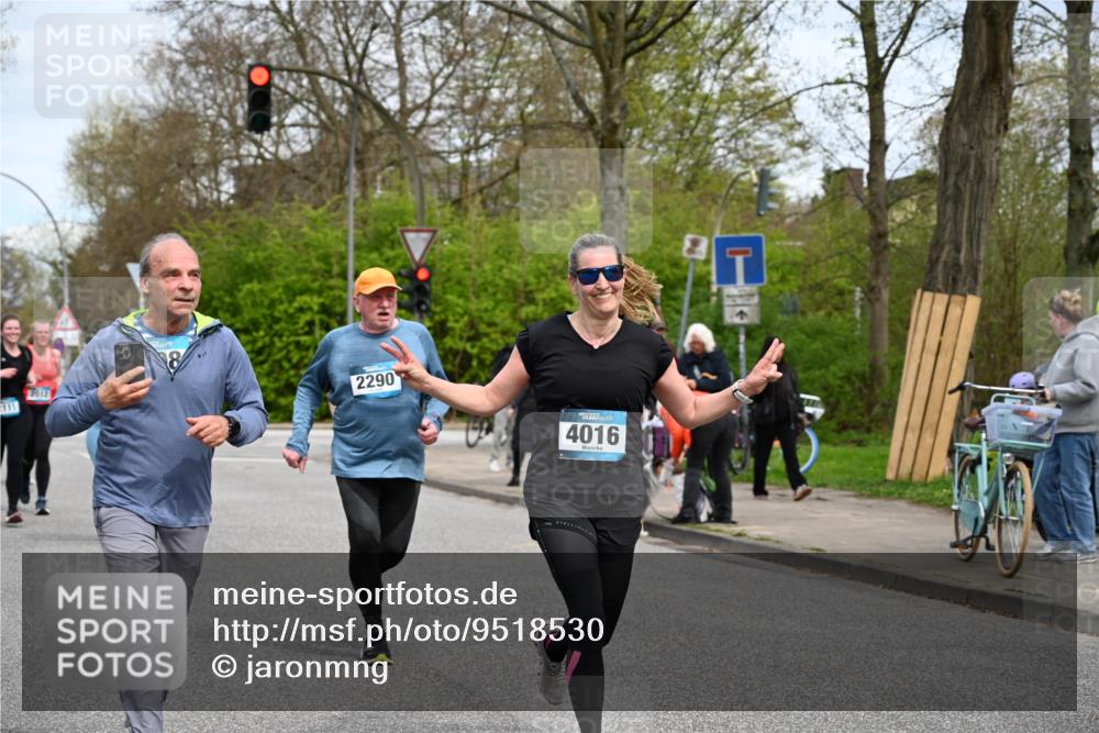 12.04.2026 - 45. Internationalen Wilhelmsburger Insellauf J. Mangold http://msf.ph/oto/9518530 12.04.2026 13:24:16 Ziel 3871, 5632, 4365, 3267, 2562, 5356, 5355, 4567, 2145, 3936, 4908, 4016, 2111, 2112, 2290, 4812, 2990, 2991, 2990, 2991, 2012, 5021 meine-sportfotos.de