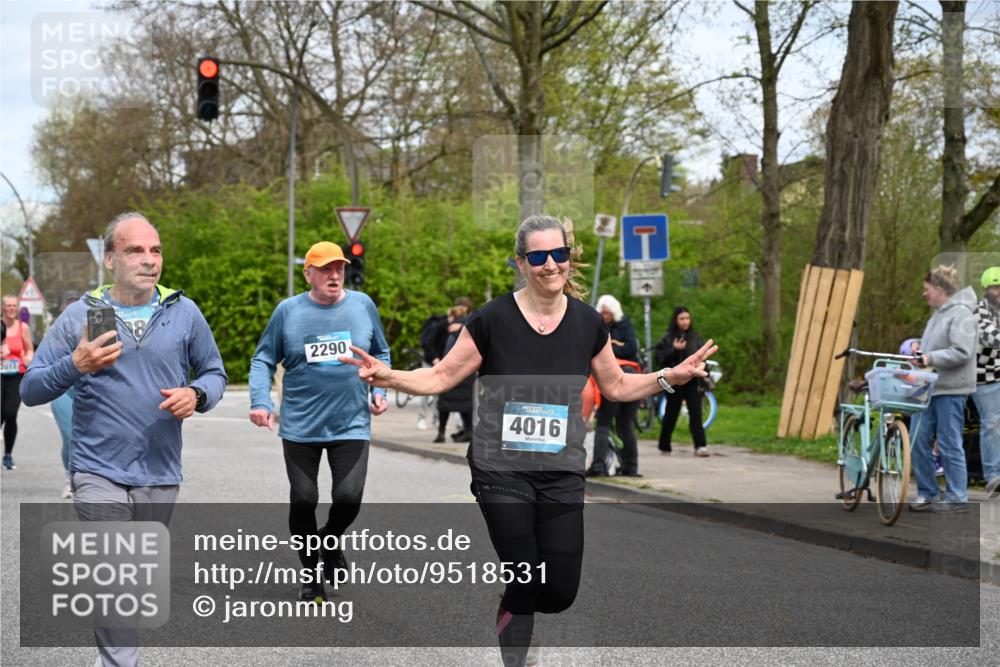 12.04.2026 - 45. Internationalen Wilhelmsburger Insellauf J. Mangold http://msf.ph/oto/9518531 12.04.2026 13:24:16 Ziel 3871, 5632, 4365, 3267, 2562, 5356, 5355, 4567, 2145, 3936, 4908, 4016, 2111, 2112, 2290, 4812, 2990, 2991, 2990, 2991, 2012, 5021 meine-sportfotos.de