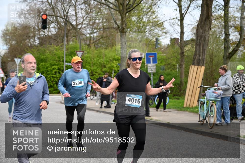 12.04.2026 - 45. Internationalen Wilhelmsburger Insellauf J. Mangold http://msf.ph/oto/9518532 12.04.2026 13:24:16 Ziel 3871, 5632, 4365, 3267, 2562, 5356, 5355, 4567, 2145, 3936, 4908, 4016, 2111, 2112, 2290, 4812, 2990, 2991, 2990, 2991, 2012, 5021 meine-sportfotos.de