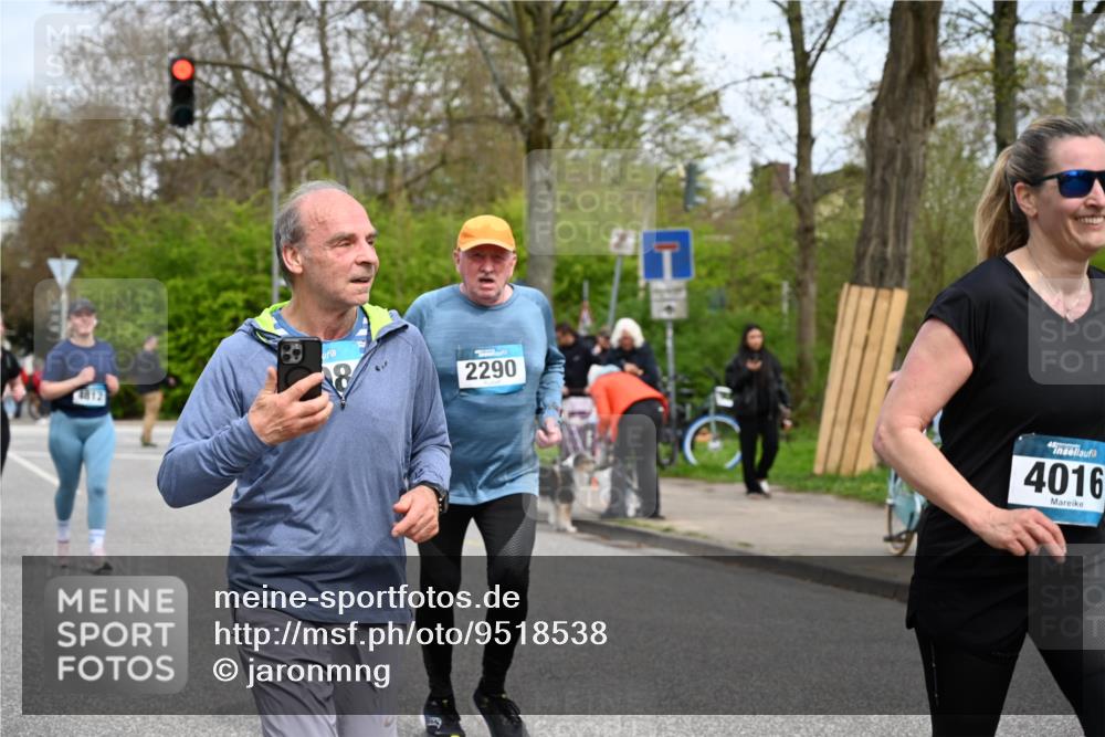 12.04.2026 - 45. Internationalen Wilhelmsburger Insellauf J. Mangold http://msf.ph/oto/9518538 12.04.2026 13:24:17 Ziel 3871, 5632, 4365, 3267, 2562, 5356, 5355, 4567, 2145, 3936, 4908, 4016, 2111, 2112, 2290, 4812, 2990, 2991, 2012, 5021 meine-sportfotos.de