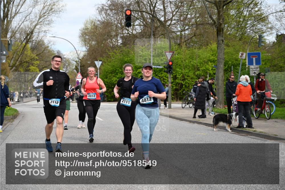 12.04.2026 - 45. Internationalen Wilhelmsburger Insellauf J. Mangold http://msf.ph/oto/9518549 12.04.2026 13:24:18 Ziel 3871, 5632, 4365, 3267, 2562, 5356, 5355, 4567, 2145, 3936, 4908, 4016, 2111, 2112, 2290, 4812, 2990, 2991, 2012, 5021, 4751 meine-sportfotos.de