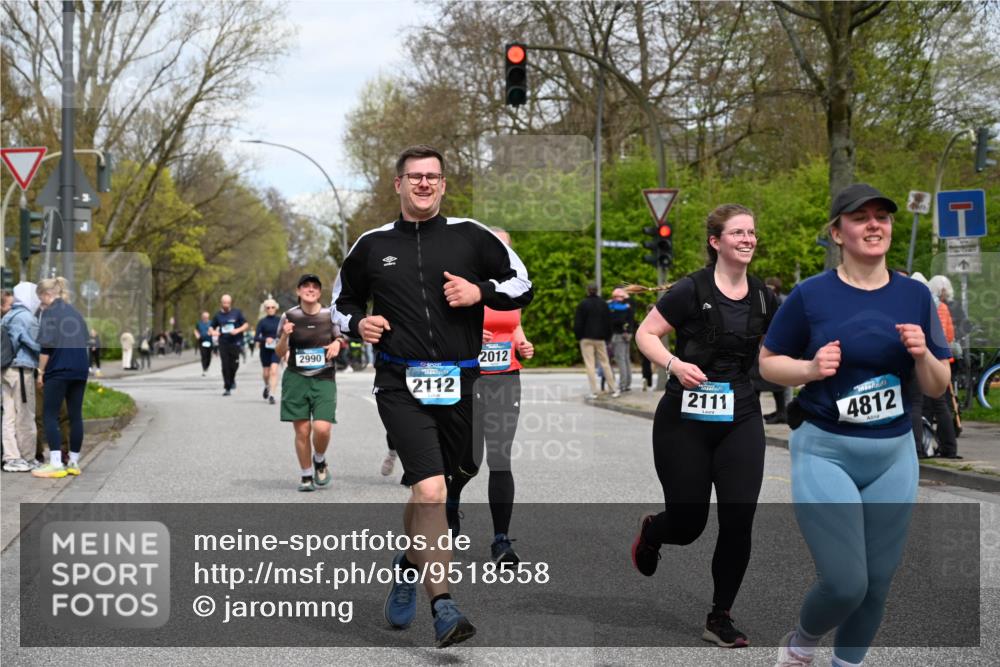 12.04.2026 - 45. Internationalen Wilhelmsburger Insellauf J. Mangold http://msf.ph/oto/9518558 12.04.2026 13:24:20 Ziel 4365, 3267, 2562, 5356, 5355, 4567, 2145, 3936, 3936, 4908, 4016, 2111, 2112, 2290, 4812, 2990, 2991, 2012, 5021, 4751, 2558, 2557 meine-sportfotos.de