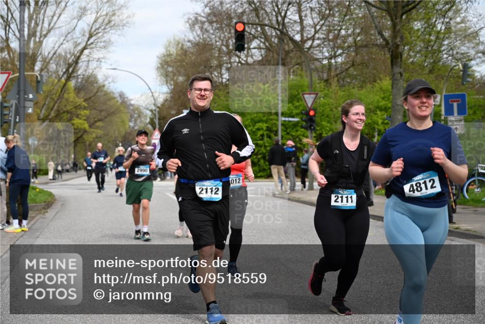 12.04.2026 - 45. Internationalen Wilhelmsburger Insellauf J. Mangold http://msf.ph/oto/9518559 12.04.2026 13:24:20 Ziel 4365, 3267, 2562, 5356, 5355, 4567, 2145, 3936, 3936, 4908, 4016, 2111, 2112, 2290, 4812, 2990, 2991, 2012, 5021, 4751, 2558, 2557 meine-sportfotos.de