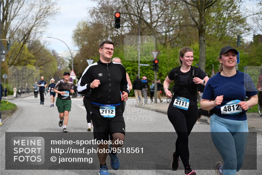 12.04.2026 - 45. Internationalen Wilhelmsburger Insellauf J. Mangold http://msf.ph/oto/9518561 12.04.2026 13:24:20 Ziel 4365, 3267, 2562, 5356, 5355, 4567, 2145, 3936, 3936, 4908, 4016, 2111, 2112, 2290, 4812, 2990, 2991, 2012, 5021, 4751, 2558, 2557 meine-sportfotos.de