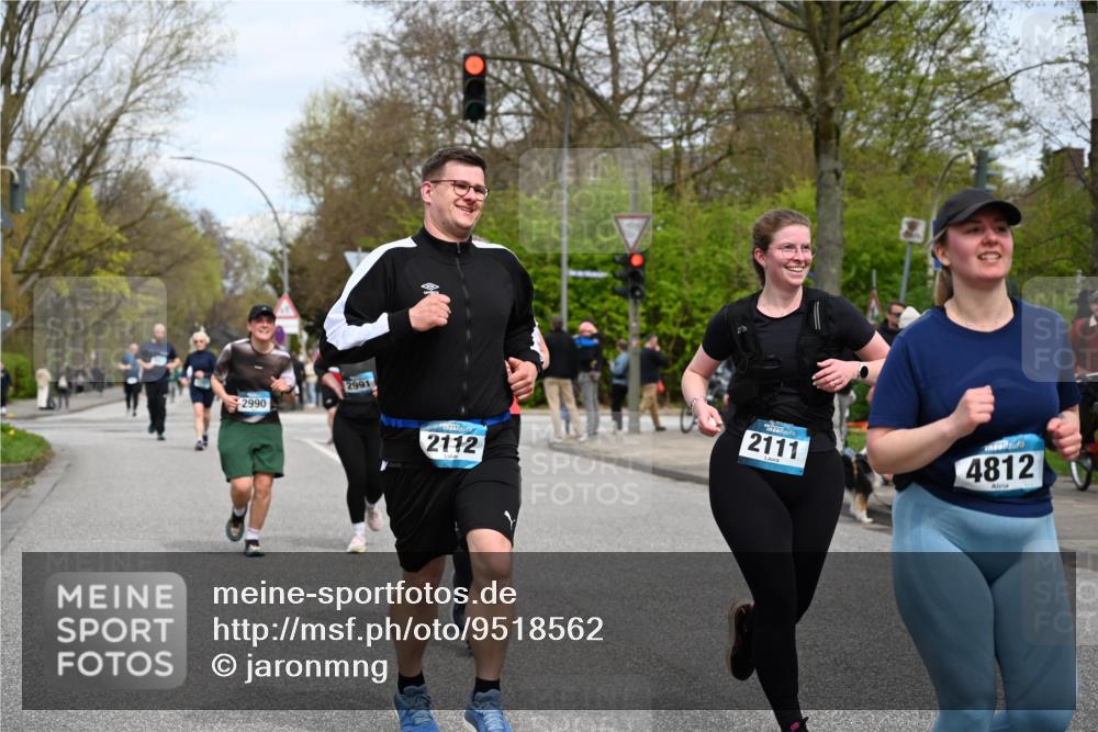 12.04.2026 - 45. Internationalen Wilhelmsburger Insellauf J. Mangold http://msf.ph/oto/9518562 12.04.2026 13:24:20 Ziel 4365, 3267, 2562, 5356, 5355, 4567, 2145, 3936, 3936, 4908, 4016, 2111, 2112, 2290, 4812, 2990, 2991, 2012, 5021, 4751, 2558, 2557 meine-sportfotos.de