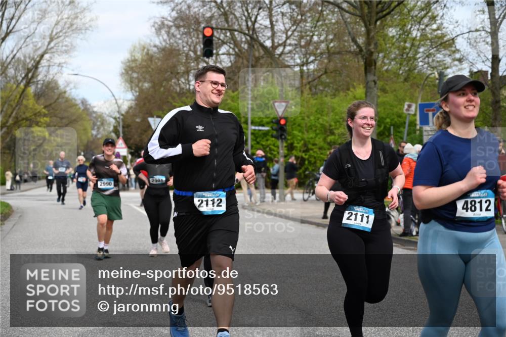 12.04.2026 - 45. Internationalen Wilhelmsburger Insellauf J. Mangold http://msf.ph/oto/9518563 12.04.2026 13:24:20 Ziel 4365, 3267, 2562, 5356, 5355, 4567, 2145, 3936, 3936, 4908, 4016, 2111, 2112, 2290, 4812, 2990, 2991, 2012, 5021, 4751, 2558, 2557 meine-sportfotos.de
