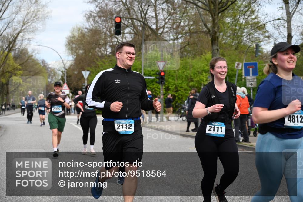 12.04.2026 - 45. Internationalen Wilhelmsburger Insellauf J. Mangold http://msf.ph/oto/9518564 12.04.2026 13:24:20 Ziel 4365, 3267, 2562, 5356, 5355, 4567, 2145, 3936, 3936, 4908, 4016, 2111, 2112, 2290, 4812, 2990, 2991, 2012, 5021, 4751, 2558, 2557 meine-sportfotos.de
