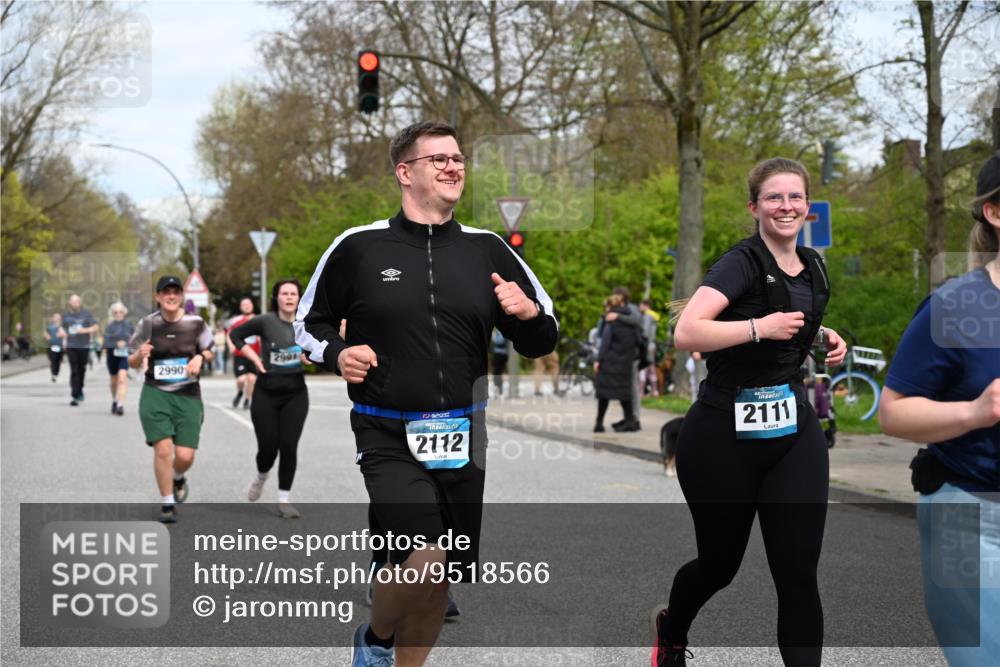 12.04.2026 - 45. Internationalen Wilhelmsburger Insellauf J. Mangold http://msf.ph/oto/9518566 12.04.2026 13:24:20 Ziel 4365, 3267, 2562, 5356, 5355, 4567, 2145, 3936, 3936, 4908, 4016, 2111, 2112, 2290, 4812, 2990, 2991, 2012, 5021, 4751, 2558, 2557 meine-sportfotos.de