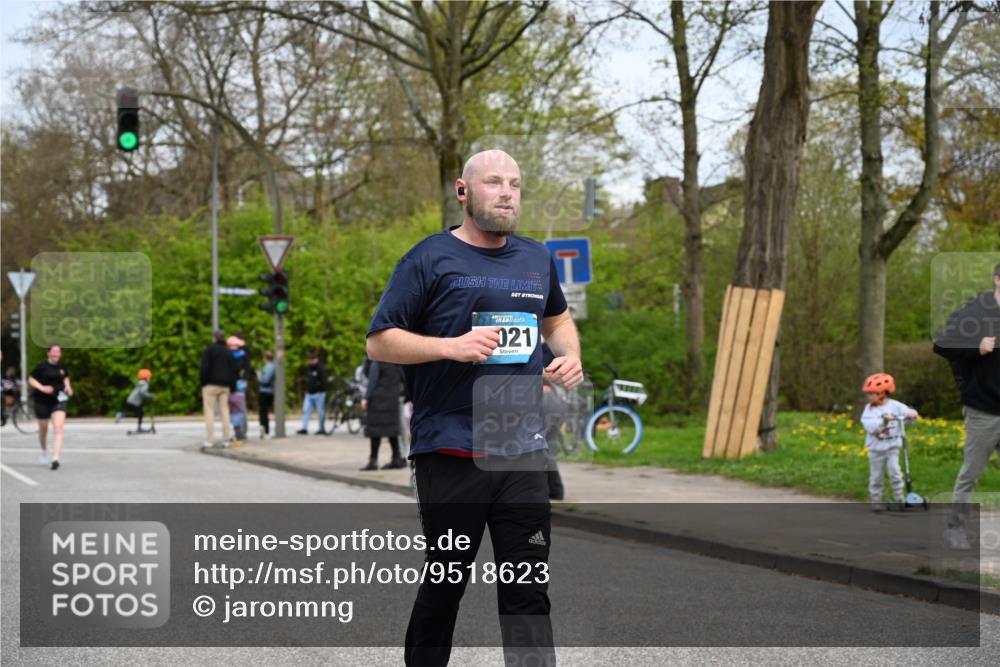 12.04.2026 - 45. Internationalen Wilhelmsburger Insellauf J. Mangold http://msf.ph/oto/9518623 12.04.2026 13:24:31 Ziel 4567, 2145, 3936, 4908, 4016, 2111, 2112, 2290, 4812, 2990, 2991, 2012, 2012, 5021, 4751, 2558, 2557 meine-sportfotos.de