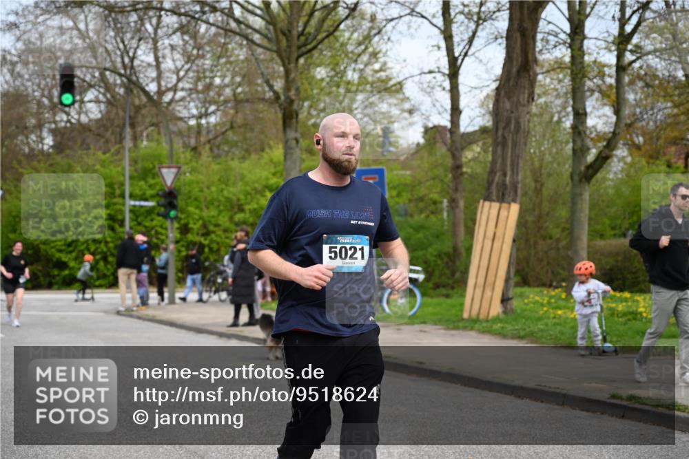 12.04.2026 - 45. Internationalen Wilhelmsburger Insellauf J. Mangold http://msf.ph/oto/9518624 12.04.2026 13:24:31 Ziel 4567, 2145, 3936, 4908, 4016, 2111, 2112, 2290, 4812, 2990, 2991, 2012, 2012, 5021, 4751, 2558, 2557 meine-sportfotos.de