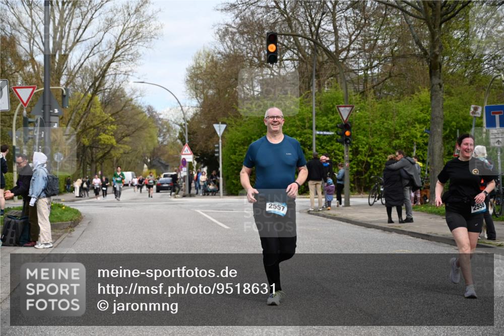 12.04.2026 - 45. Internationalen Wilhelmsburger Insellauf J. Mangold http://msf.ph/oto/9518631 12.04.2026 13:24:37 Ziel 2145, 3936, 4908, 4016, 2111, 2112, 2290, 4812, 2990, 2991, 2012, 5021, 4751, 2558, 2557 meine-sportfotos.de