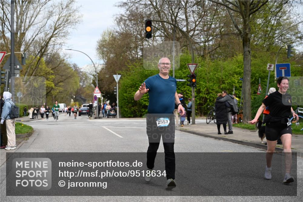 12.04.2026 - 45. Internationalen Wilhelmsburger Insellauf J. Mangold http://msf.ph/oto/9518634 12.04.2026 13:24:38 Ziel 3936, 4908, 4016, 2111, 2112, 2290, 4812, 2990, 2991, 2012, 5021, 4751, 2558, 2557 meine-sportfotos.de