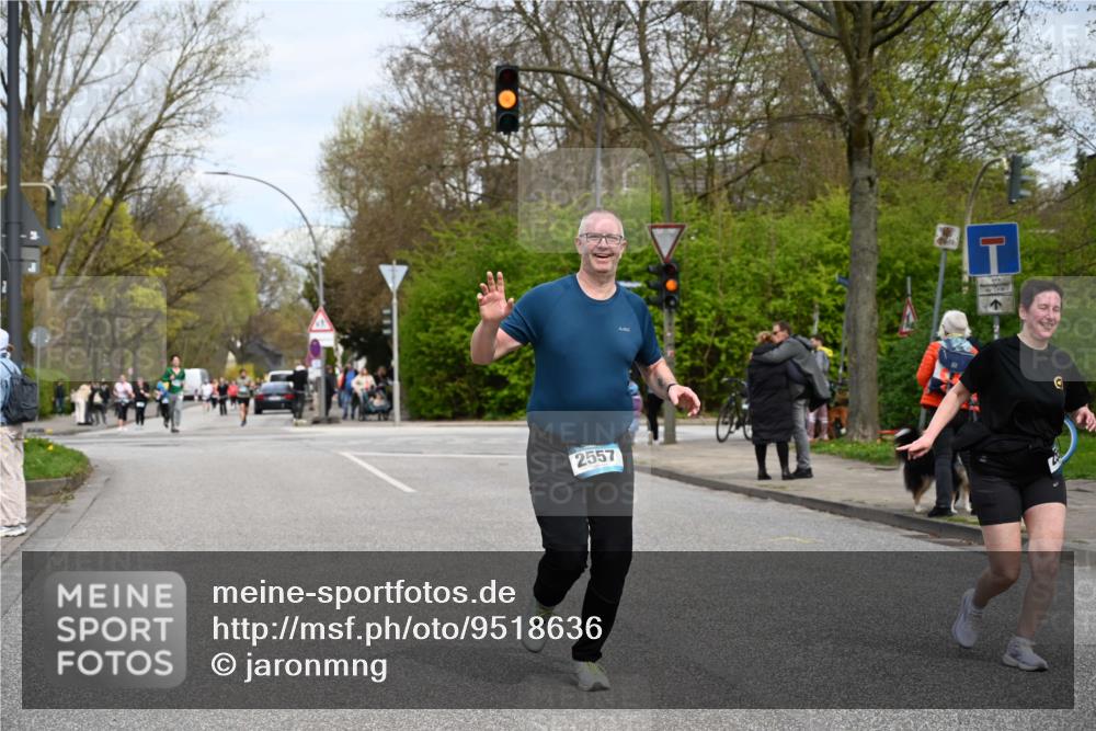 12.04.2026 - 45. Internationalen Wilhelmsburger Insellauf J. Mangold http://msf.ph/oto/9518636 12.04.2026 13:24:38 Ziel 3936, 4908, 4016, 2111, 2112, 2290, 4812, 2990, 2991, 2012, 5021, 4751, 2558, 2557 meine-sportfotos.de