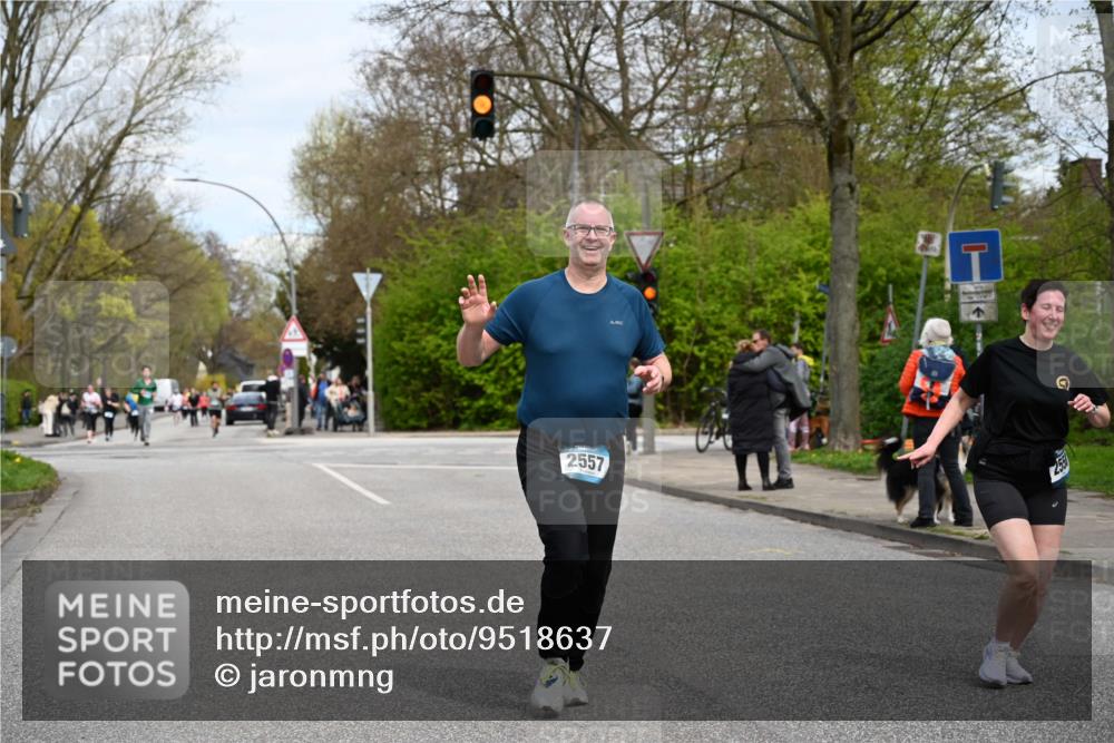 12.04.2026 - 45. Internationalen Wilhelmsburger Insellauf J. Mangold http://msf.ph/oto/9518637 12.04.2026 13:24:38 Ziel 3936, 4908, 4016, 2111, 2112, 2290, 4812, 2990, 2991, 2012, 5021, 4751, 2558, 2557 meine-sportfotos.de