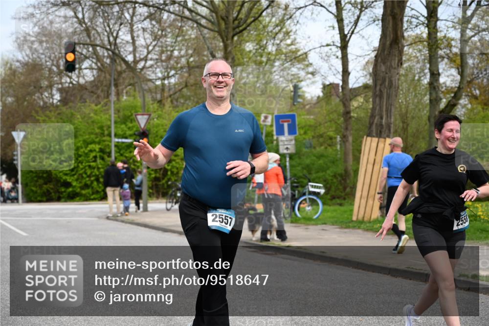 12.04.2026 - 45. Internationalen Wilhelmsburger Insellauf J. Mangold http://msf.ph/oto/9518647 12.04.2026 13:24:39 Ziel 3936, 4908, 4016, 2111, 2112, 2290, 4812, 2990, 2991, 2012, 5021, 4751, 2558, 2557 meine-sportfotos.de