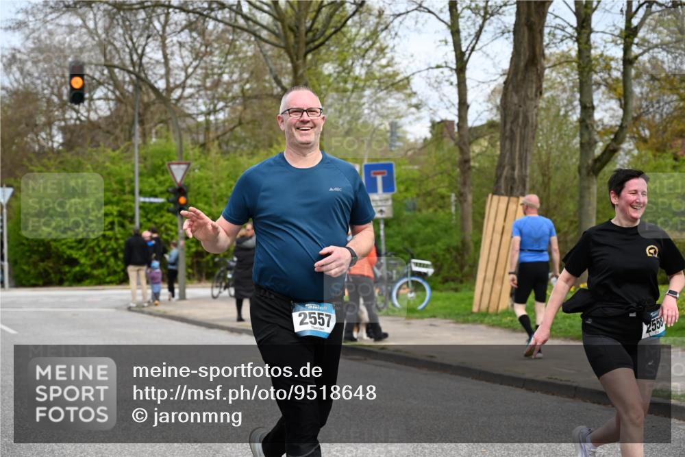 12.04.2026 - 45. Internationalen Wilhelmsburger Insellauf J. Mangold http://msf.ph/oto/9518648 12.04.2026 13:24:39 Ziel 3936, 4908, 4016, 2111, 2112, 2290, 4812, 2990, 2991, 2012, 5021, 4751, 2558, 2557 meine-sportfotos.de