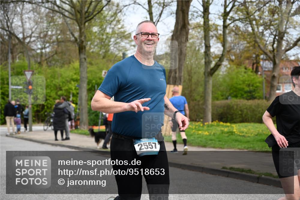 12.04.2026 - 45. Internationalen Wilhelmsburger Insellauf J. Mangold http://msf.ph/oto/9518653 12.04.2026 13:24:39 Ziel 3936, 4908, 4016, 2111, 2112, 2290, 4812, 2990, 2991, 2012, 5021, 4751, 2558, 2557 meine-sportfotos.de
