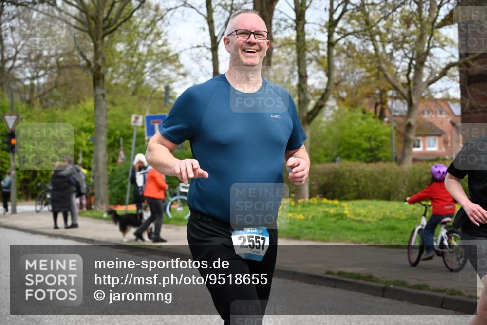 12.04.2026 - 45. Internationalen Wilhelmsburger Insellauf J. Mangold http://msf.ph/oto/9518655 12.04.2026 13:24:39 Ziel 3936, 4908, 4016, 2111, 2112, 2290, 4812, 2990, 2991, 2012, 5021, 4751, 2558, 2557 meine-sportfotos.de