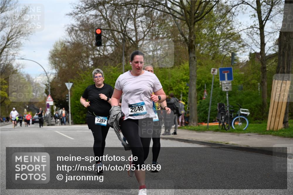 12.04.2026 - 45. Internationalen Wilhelmsburger Insellauf J. Mangold http://msf.ph/oto/9518659 12.04.2026 13:25:00 Ziel 5021, 4751, 2558, 2557, 2848, 2258, 2257, 2718, 5152 meine-sportfotos.de