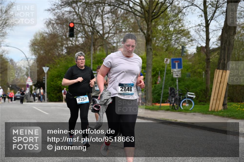 12.04.2026 - 45. Internationalen Wilhelmsburger Insellauf J. Mangold http://msf.ph/oto/9518663 12.04.2026 13:25:01 Ziel 5021, 4751, 2558, 2557, 2848, 2258, 2257, 2718, 5152, 5757 meine-sportfotos.de