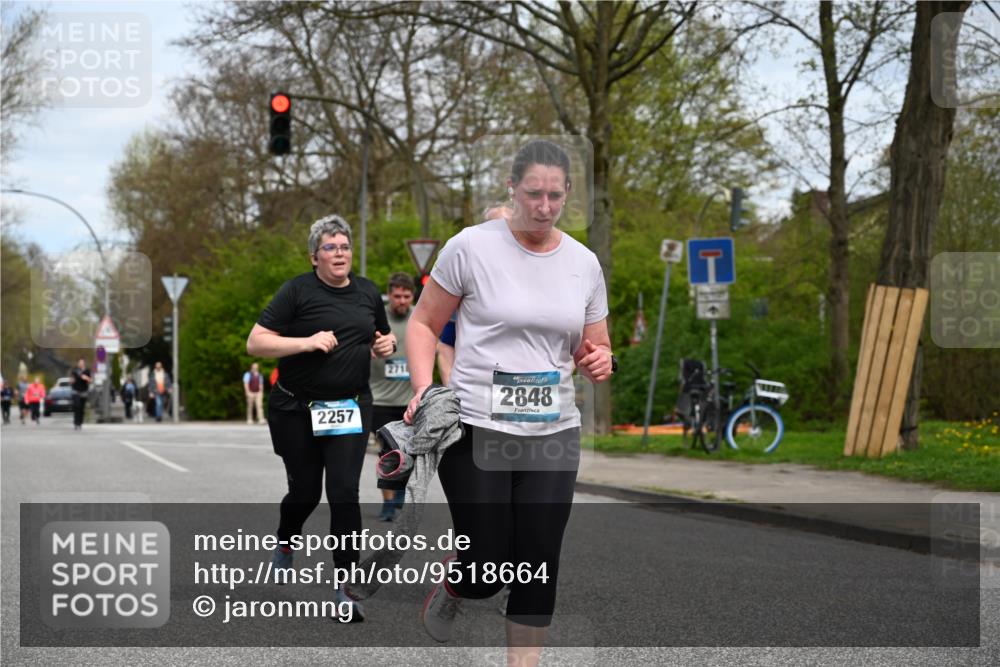 12.04.2026 - 45. Internationalen Wilhelmsburger Insellauf J. Mangold http://msf.ph/oto/9518664 12.04.2026 13:25:01 Ziel 5021, 4751, 2558, 2557, 2848, 2258, 2257, 2718, 5152, 5757 meine-sportfotos.de