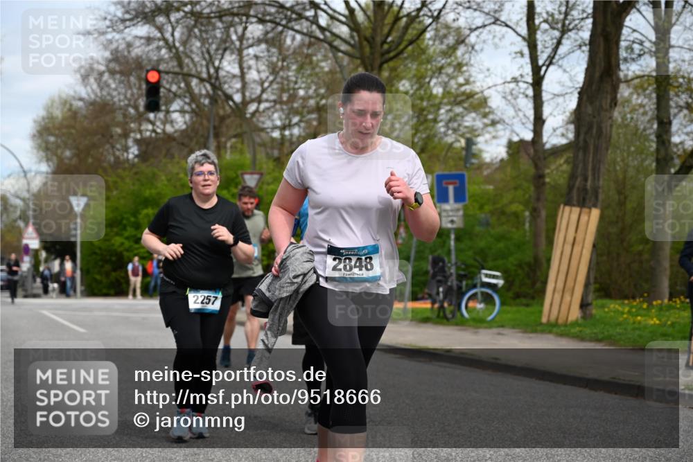 12.04.2026 - 45. Internationalen Wilhelmsburger Insellauf J. Mangold http://msf.ph/oto/9518666 12.04.2026 13:25:01 Ziel 5021, 4751, 2558, 2557, 2848, 2258, 2257, 2718, 5152, 5757 meine-sportfotos.de