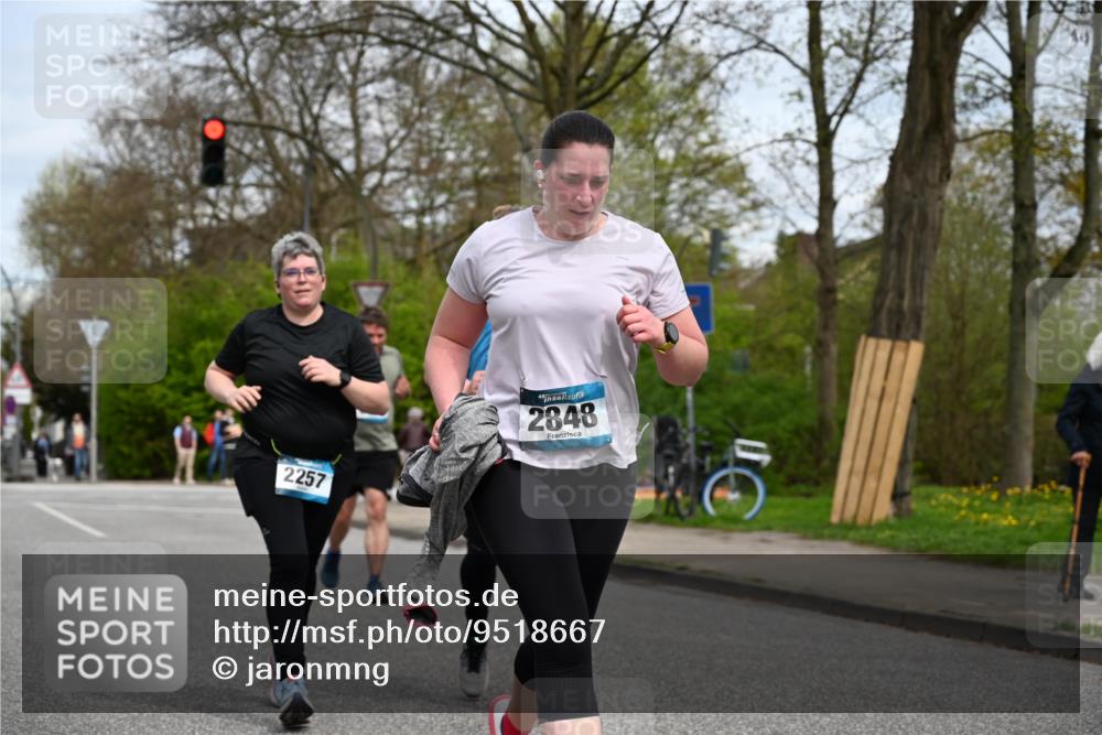 12.04.2026 - 45. Internationalen Wilhelmsburger Insellauf J. Mangold http://msf.ph/oto/9518667 12.04.2026 13:25:01 Ziel 5021, 4751, 2558, 2557, 2848, 2258, 2257, 2718, 5152, 5757 meine-sportfotos.de