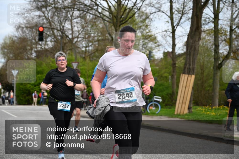 12.04.2026 - 45. Internationalen Wilhelmsburger Insellauf J. Mangold http://msf.ph/oto/9518668 12.04.2026 13:25:01 Ziel 5021, 4751, 2558, 2557, 2848, 2258, 2257, 2718, 5152, 5757 meine-sportfotos.de