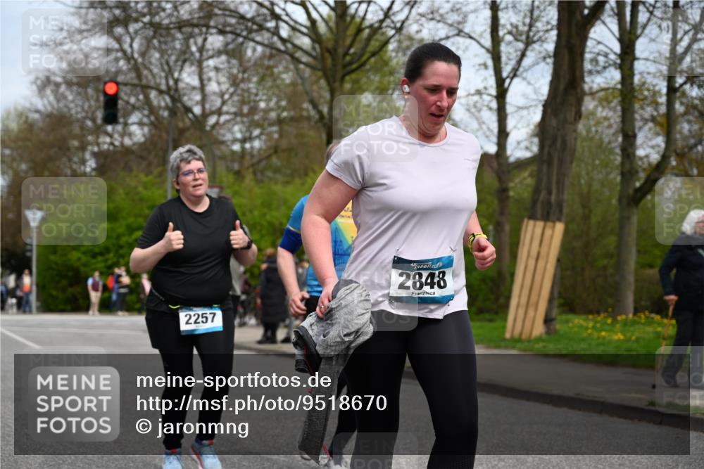 12.04.2026 - 45. Internationalen Wilhelmsburger Insellauf J. Mangold http://msf.ph/oto/9518670 12.04.2026 13:25:01 Ziel 5021, 4751, 2558, 2557, 2848, 2258, 2257, 2718, 5152, 5757 meine-sportfotos.de
