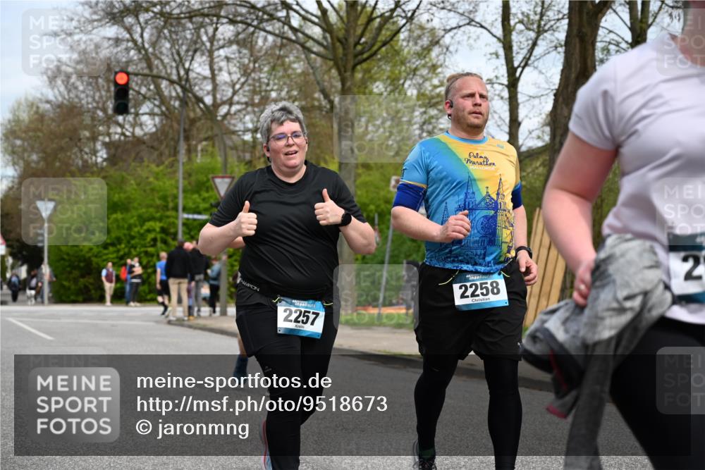 12.04.2026 - 45. Internationalen Wilhelmsburger Insellauf J. Mangold http://msf.ph/oto/9518673 12.04.2026 13:25:02 Ziel 5021, 4751, 2558, 2557, 2848, 2258, 2257, 2718, 2718, 5152, 5757 meine-sportfotos.de