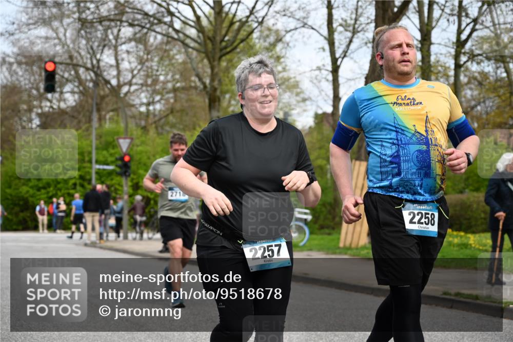 12.04.2026 - 45. Internationalen Wilhelmsburger Insellauf J. Mangold http://msf.ph/oto/9518678 12.04.2026 13:25:02 Ziel 5021, 4751, 2558, 2557, 2848, 2258, 2257, 2718, 2718, 5152, 5757 meine-sportfotos.de