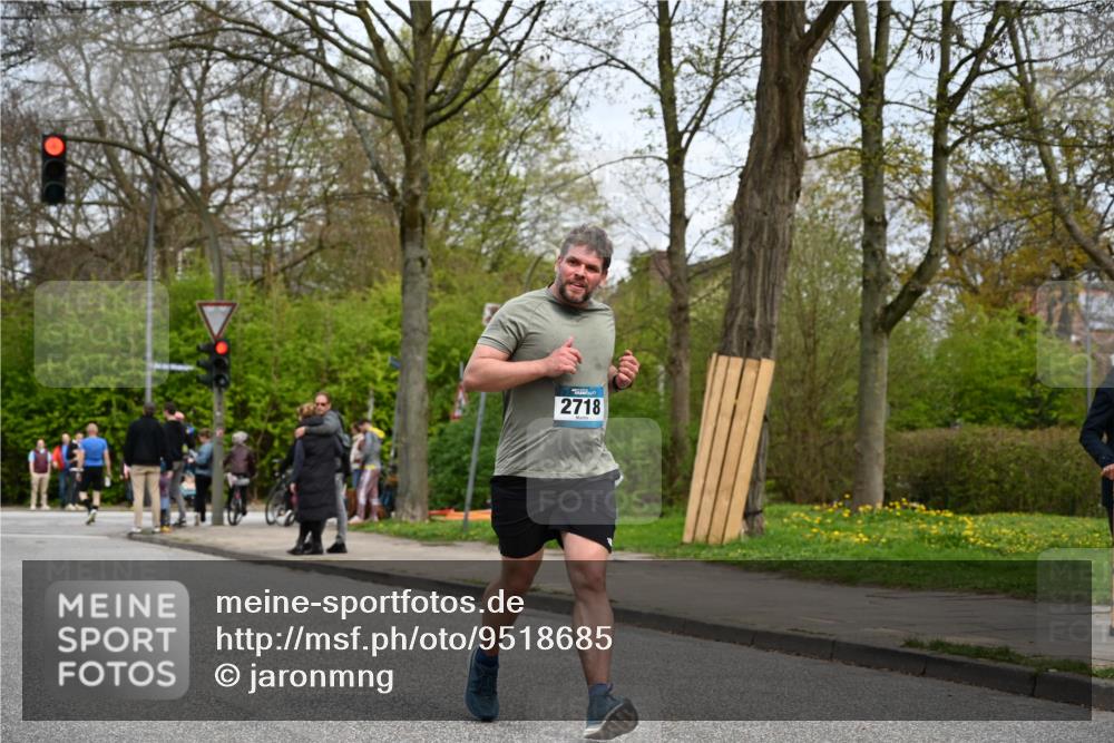 12.04.2026 - 45. Internationalen Wilhelmsburger Insellauf J. Mangold http://msf.ph/oto/9518685 12.04.2026 13:25:03 Ziel 5021, 4751, 2558, 2557, 2848, 2258, 2257, 2718, 5152, 5757 meine-sportfotos.de