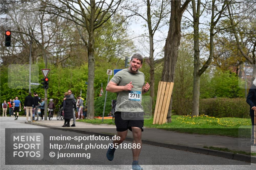 12.04.2026 - 45. Internationalen Wilhelmsburger Insellauf J. Mangold http://msf.ph/oto/9518686 12.04.2026 13:25:03 Ziel 5021, 4751, 2558, 2557, 2848, 2258, 2257, 2718, 5152, 5757 meine-sportfotos.de