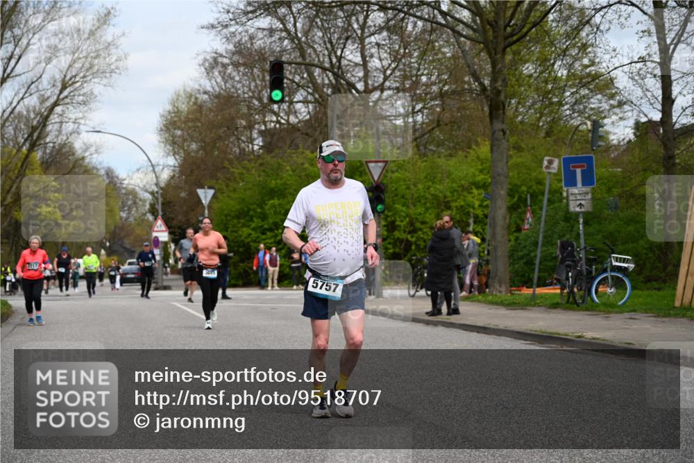 12.04.2026 - 45. Internationalen Wilhelmsburger Insellauf J. Mangold http://msf.ph/oto/9518707 12.04.2026 13:25:15 Ziel 2848, 2258, 2257, 2718, 5152, 5757, 3649, 4604, 4790, 2717, 4431 meine-sportfotos.de
