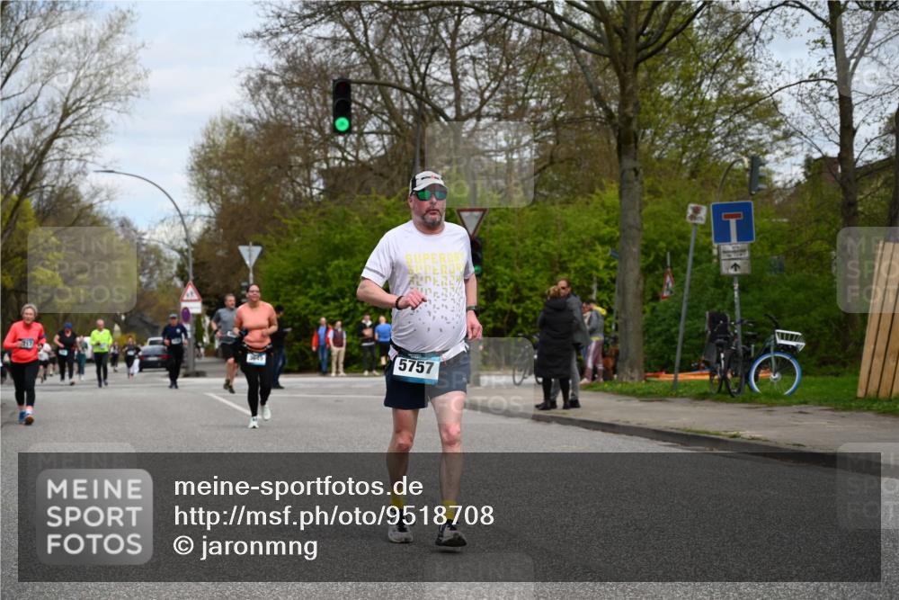 12.04.2026 - 45. Internationalen Wilhelmsburger Insellauf J. Mangold http://msf.ph/oto/9518708 12.04.2026 13:25:15 Ziel 2848, 2258, 2257, 2718, 5152, 5757, 3649, 4604, 4790, 2717, 4431 meine-sportfotos.de